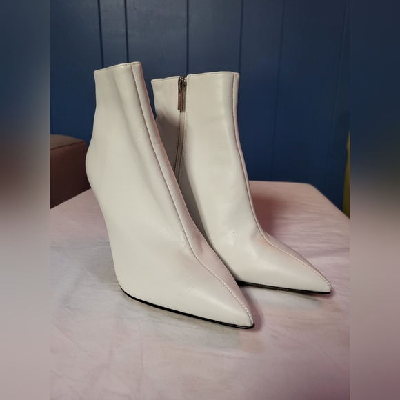 Gianni Bini Shoes - Gianni Bini White Leather Booties Size 8
